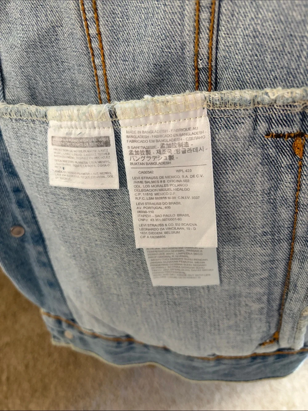 Levi's Men's Light Wash Blue Denim Trucker Jacket - Picture 5 of 5